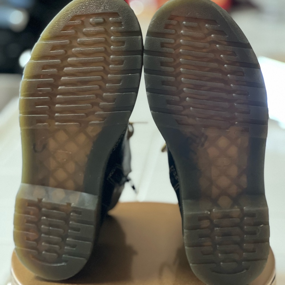 Dr. Martens Kids Black Leather Lace-Up Boots - Picture 4 of 11